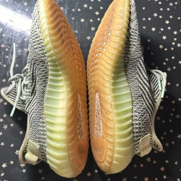 adidas Yeezy Boost 350 V2 - Picture 4 of 4